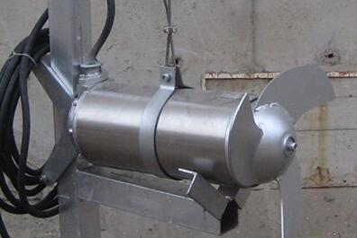 潛水?dāng)嚢铏C的結(jié)構(gòu)及性能特點