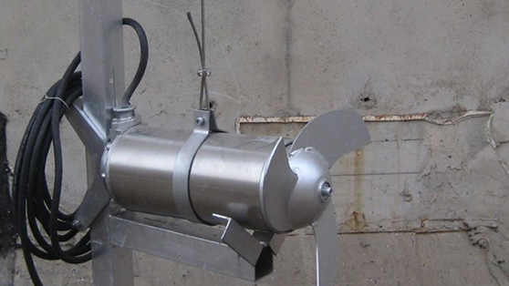 潛水?dāng)嚢铏C使用注意事項